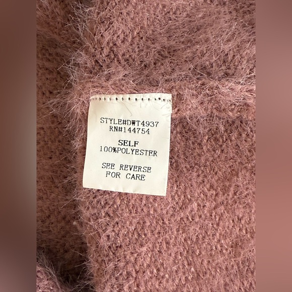 DAVI & DANI Dust Pink Fuzzy Sweater - Picture 6 of 6